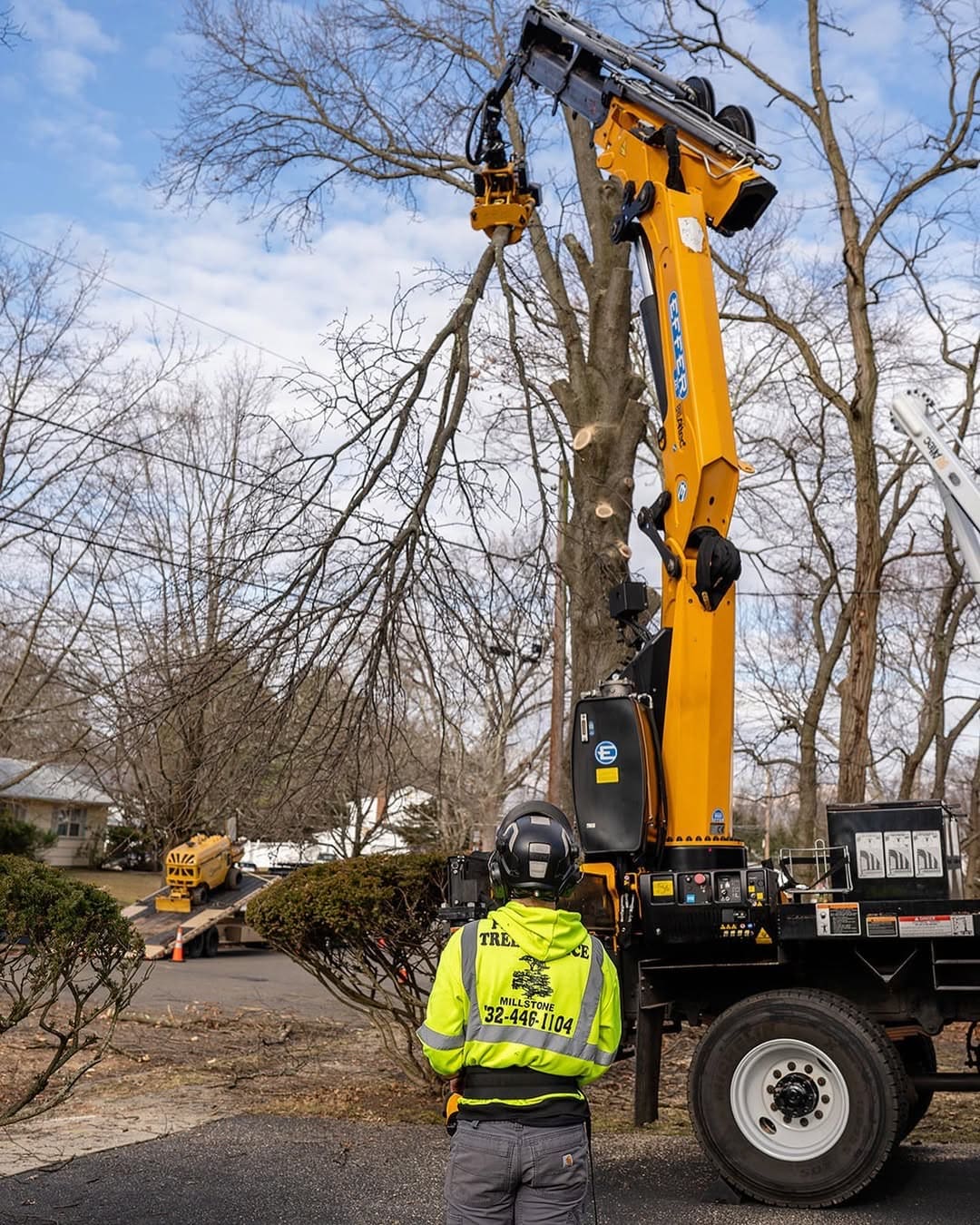 Pro-Stump grapple saw truck on an Evesham removal job